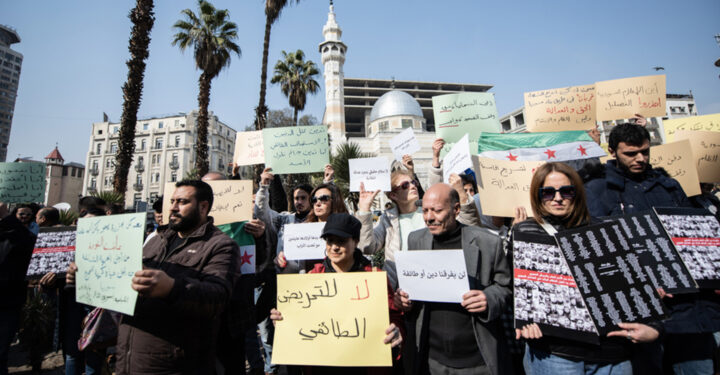 تباينات العلاقة مع الدولة في البيئات العلويّة وأثرها في أحداث السادس من آذار/مارس